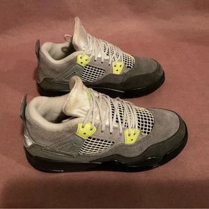 Kid’s Jordan Athletic Shoes Boy’s Size 2Y Suede